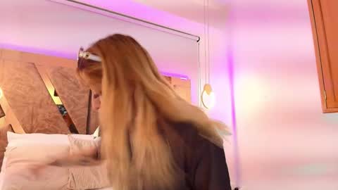 EMMA  online show from December 3, 11:05 pm