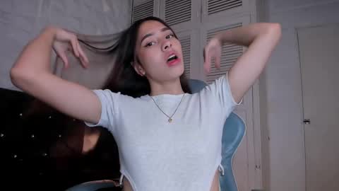 emma_dl2 online show from March 3, 5:41 pm