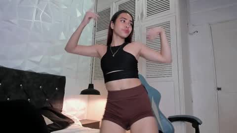 emma_dl2 online show from February 17, 5:44 pm