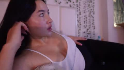 Snapshot of emma_johnson_ chatting on December 17, 2:33 am emma_johnson_ online show from December 17, 2:33 am