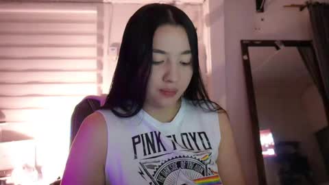 Snapshot of emma_johnson_ chatting on December 13, 2:32 am emma_johnson_ online show from December 13, 2:32 am