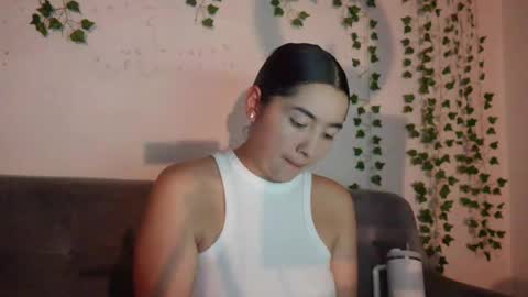 Snapshot of emma_johnson_ chatting on January 15, 2:27 am emma_johnson_ online show from January 15, 2:27 am