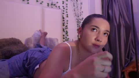 emma_johnson_ online show from December 16, 3:35 am