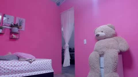 Snapshot of emma_lean chatting on January 30, 1:20 pm whises lits online show from January 30, 1:20 pm