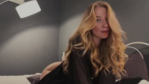 Snapshot of emma_lov2 chatting on February 6, 4:14 pm Emma Voss online show from February 6, 4:14 pm