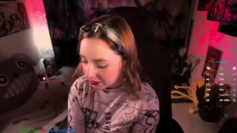 Snapshot of emma_luna059 chatting on January 23, 10:33 pm LUNA online show from January 23, 10:33 pm