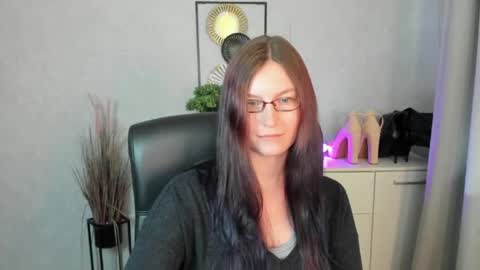 emma online show from July 15, 10:31 am