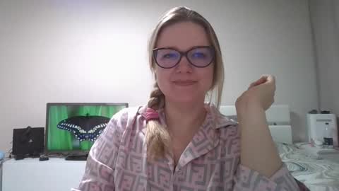 emma_misty_ online show from March 3, 8:38 pm