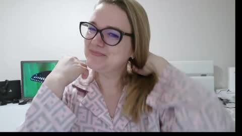emma_misty_ online show from March 31, 8:31 pm