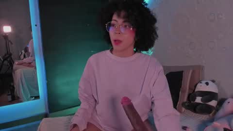 Snapshot of emma_nakamura chatting on February 17, 1:11 pm online show from February 17, 1:11 pm
