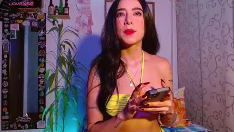 Snapshot of emma_pole_88 chatting on January 1, 8:58 pm Sara Luna online show from January 1, 8:58 pm