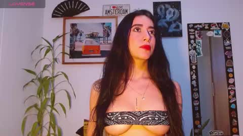 Snapshot of emma_pole_88 chatting on February 25, 3:20 am Sara Luna online show from February 25, 3:20 am