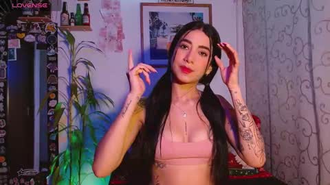 Snapshot of emma_pole_88 chatting on December 16, 11:50 pm Sara Luna online show from December 16, 11:50 pm