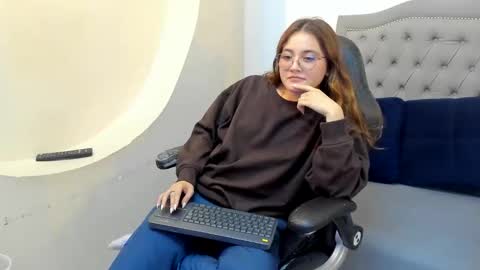 emma online show from November 4, 9:38 pm