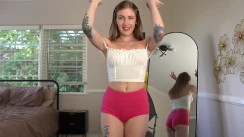 Snapshot of emma_ruby chatting on September 15, 7:26 pm Emma Ruby online show from September 15, 7:26 pm
