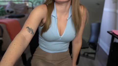 Snapshot of emma_ruby chatting on December 5, 6:06 pm Emma Ruby online show from December 5, 6:06 pm