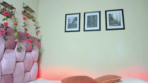 HI IM NEW online show from December 19, 10:10 pm