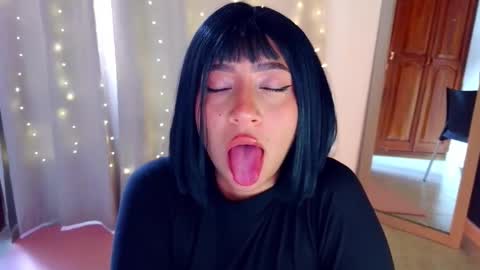 Emma web online show from February 25, 6:22 pm