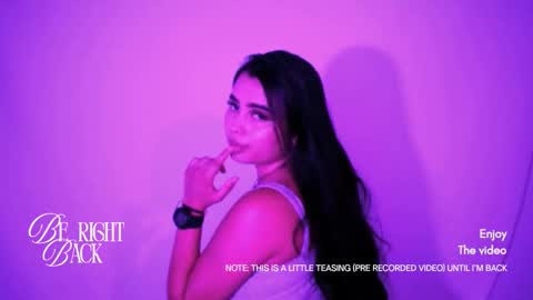 emma_whitee_ online show from December 16, 12:22 pm