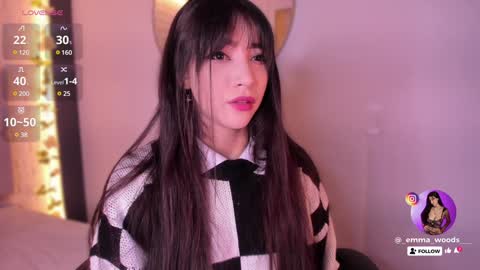 Snapshot of emma_woods__ chatting on December 6, 12:11 pm emma_woods__ online show from December 6, 12:11 pm