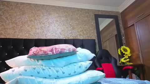 Emma online show from October 5, 1:03 am