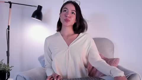 Emma Coel online show from December 3, 12:30 am