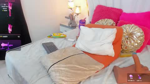 Snapshot of emmacrush chatting on February 28, 12:43 am Welcome Im yosein Your love is my passion activate it with your tips and enjoy with me online show from February 28, 12:43 am