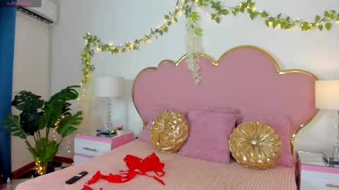 Snapshot of emmacrush chatting on September 13, 9:06 pm Welcome Im yosein Your love is my passion activate it with your tips and enjoy with me online show from September 13, 9:06 pm