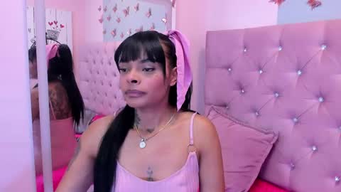 emmaebony_ online show from April 15, 1:14 pm