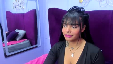 emmaebony_ online show from October 18, 10:19 am