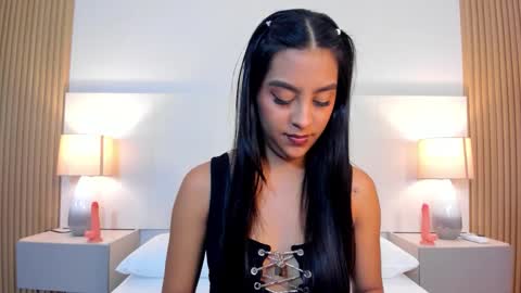 emmaespencer  online show from April 14, 11:35 am