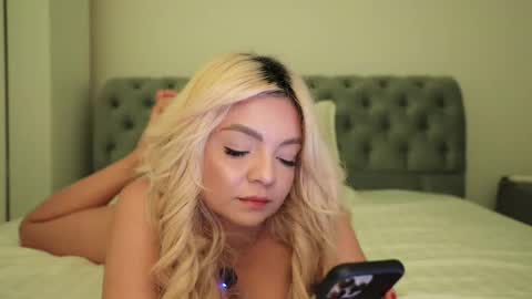 Snapshot of emmafantasy21 chatting on February 17, 11:11 pm Emma online show from February 17, 11:11 pm