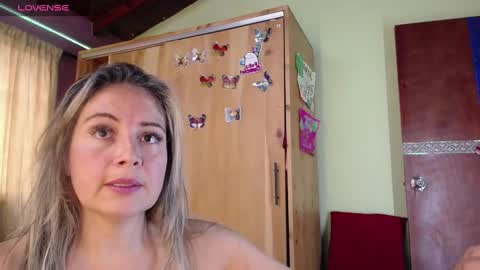 Snapshot of emmahenderson chatting on December 15, 2:16 pm Andrea online show from December 15, 2:16 pm