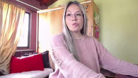 Snapshot of emmahenderson chatting on January 15, 5:47 pm Andrea online show from January 15, 5:47 pm