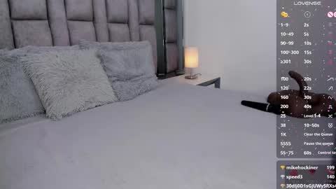 EMMA HILL online show from October 2, 8:29 pm