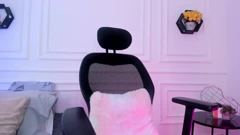 emmajohanson online show from March 4, 7:22 pm