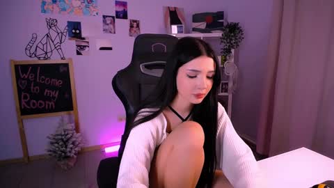 Emma online show from December 18, 1:23 pm