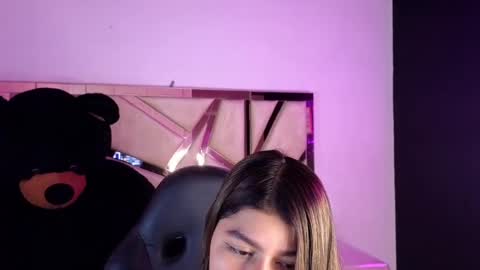 Snapshot of emmalee_a chatting on February 20, 4:47 pm Emma online show from February 20, 4:47 pm