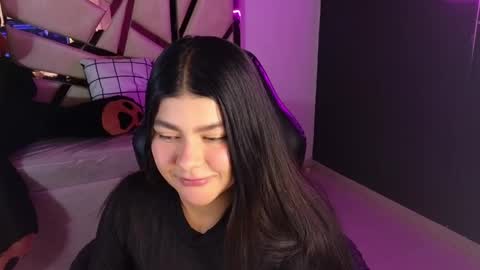 Snapshot of emmalee_a chatting on February 11, 10:36 am Emma online show from February 11, 10:36 am