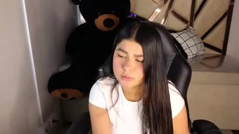 Snapshot of emmalee_a chatting on February 6, 10:36 am Emma online show from February 6, 10:36 am