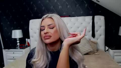 Emma Mavis online show from February 2, 12:23 pm