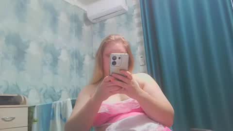 Snapshot of emmamelody944534 chatting on September 12, 2:02 am emmamelody online show from September 12, 2:02 am