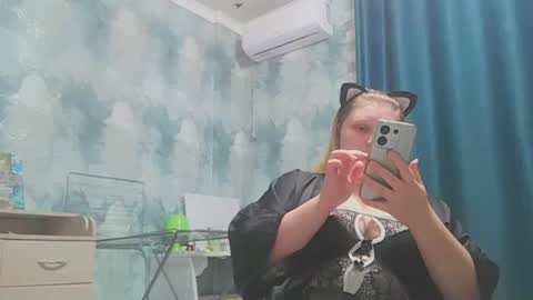 Snapshot of emmamelody944534 chatting on September 17, 1:42 am emmamelody online show from September 17, 1:42 am