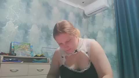 Snapshot of emmamelody944534 chatting on September 19, 1:43 am emmamelody online show from September 19, 1:43 am