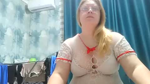 Snapshot of emmamelody944534 chatting on September 8, 10:53 pm emmamelody online show from September 8, 10:53 pm