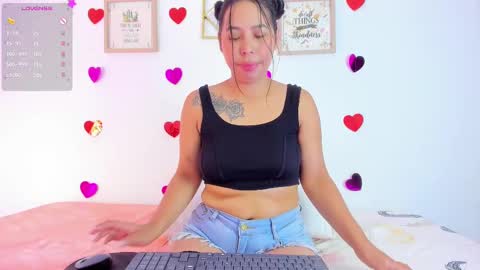 Snapshot of emmarogers_ chatting on February 20, 12:47 pm Emma Rogers online show from February 20, 12:47 pm