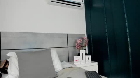 Snapshot of emmasmithh2 chatting on February 27, 5:40 am Emma online show from February 27, 5:40 am