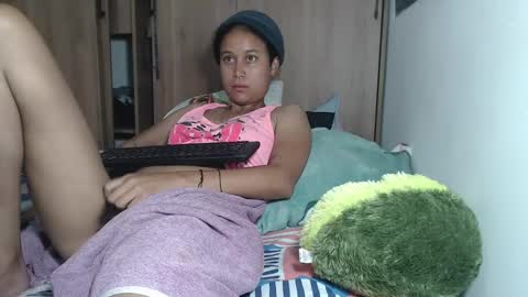 Snapshot of emmasweet95 chatting on December 3, 5:48 am emmasweet95 online show from December 3, 5:48 am