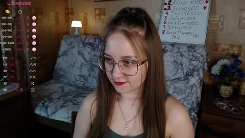 Snapshot of emmatiny chatting on December 8, 12:41 pm Mia online show from December 8, 12:41 pm
