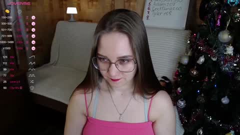 Snapshot of emmatiny chatting on December 26, 9:33 am Mia online show from December 26, 9:33 am